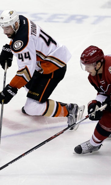 Coyotes score 3 in 1st period, hold on to beat Ducks (Feb 20, 2017)